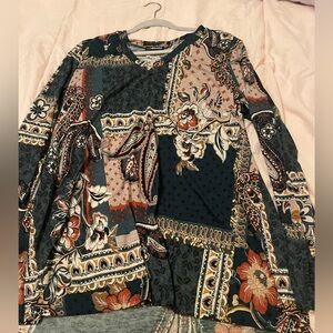 Heimish USA Polyester long sleeve top, Size XL, Hunter green with patterns